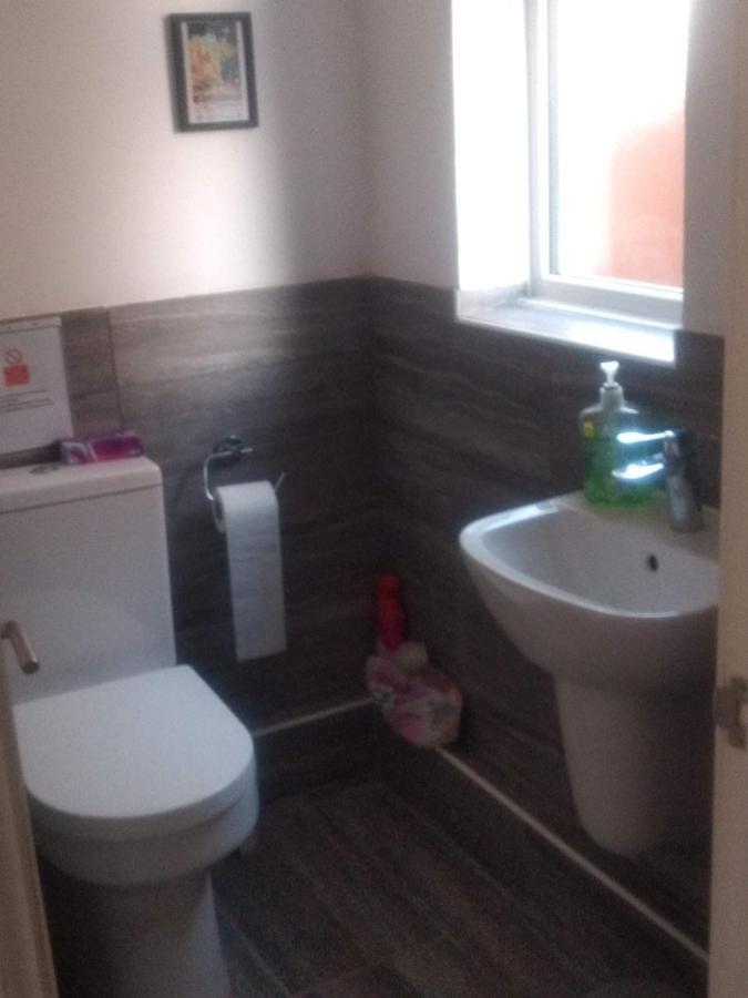 Cheltenham - 3 Bedroom, Parking, Disneyplus Bagian luar foto