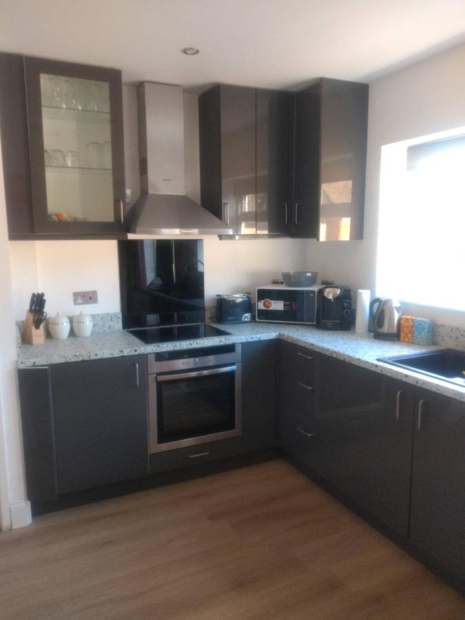 Cheltenham - 3 Bedroom, Parking, Disneyplus Bagian luar foto