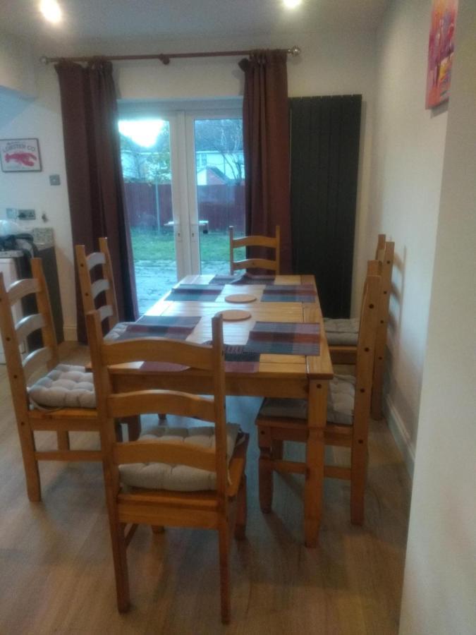 Cheltenham - 3 Bedroom, Parking, Disneyplus Bagian luar foto